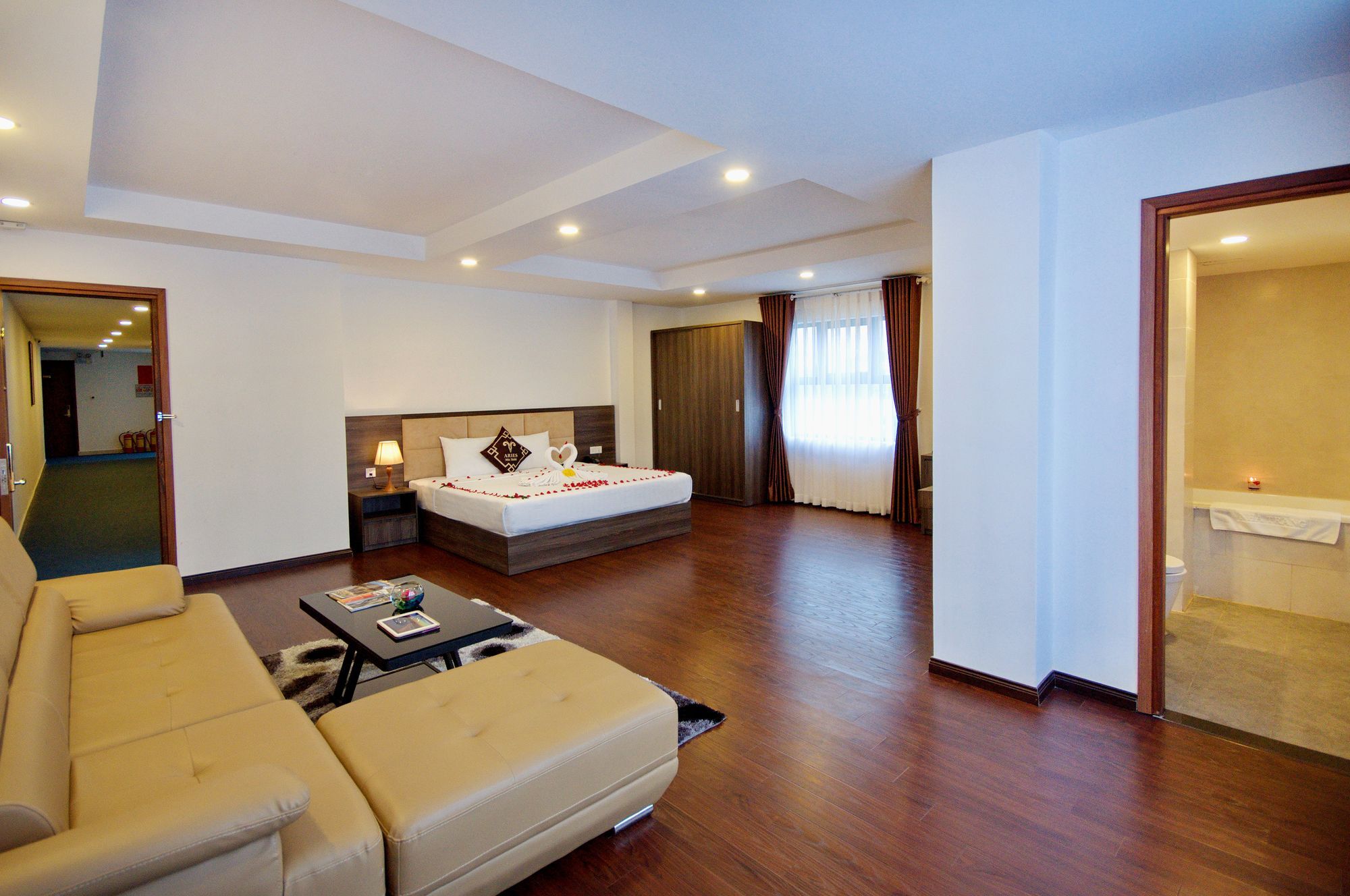 Aries Hotel Нячанг Экстерьер фото